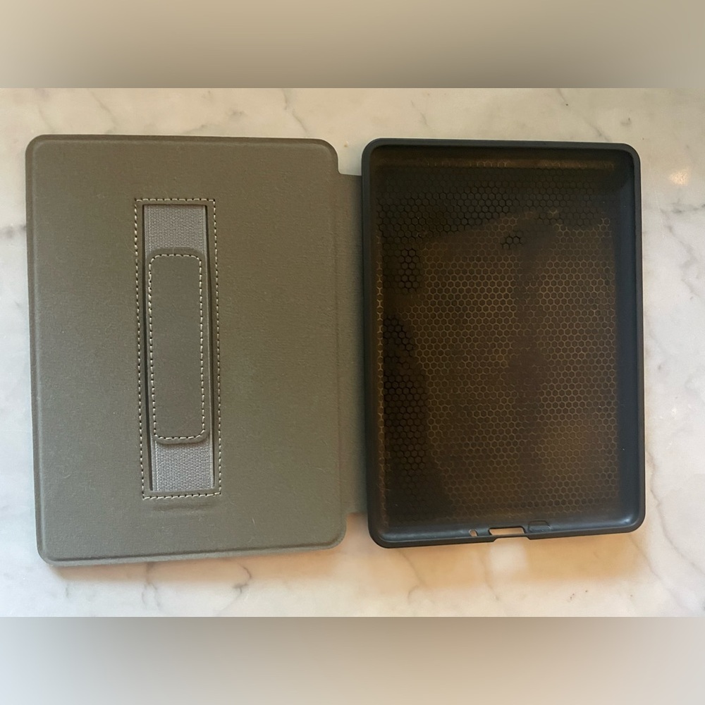Out of Line Chartreuse Page Kindle Paperwhite 11th edition case - Picture 3 of 3